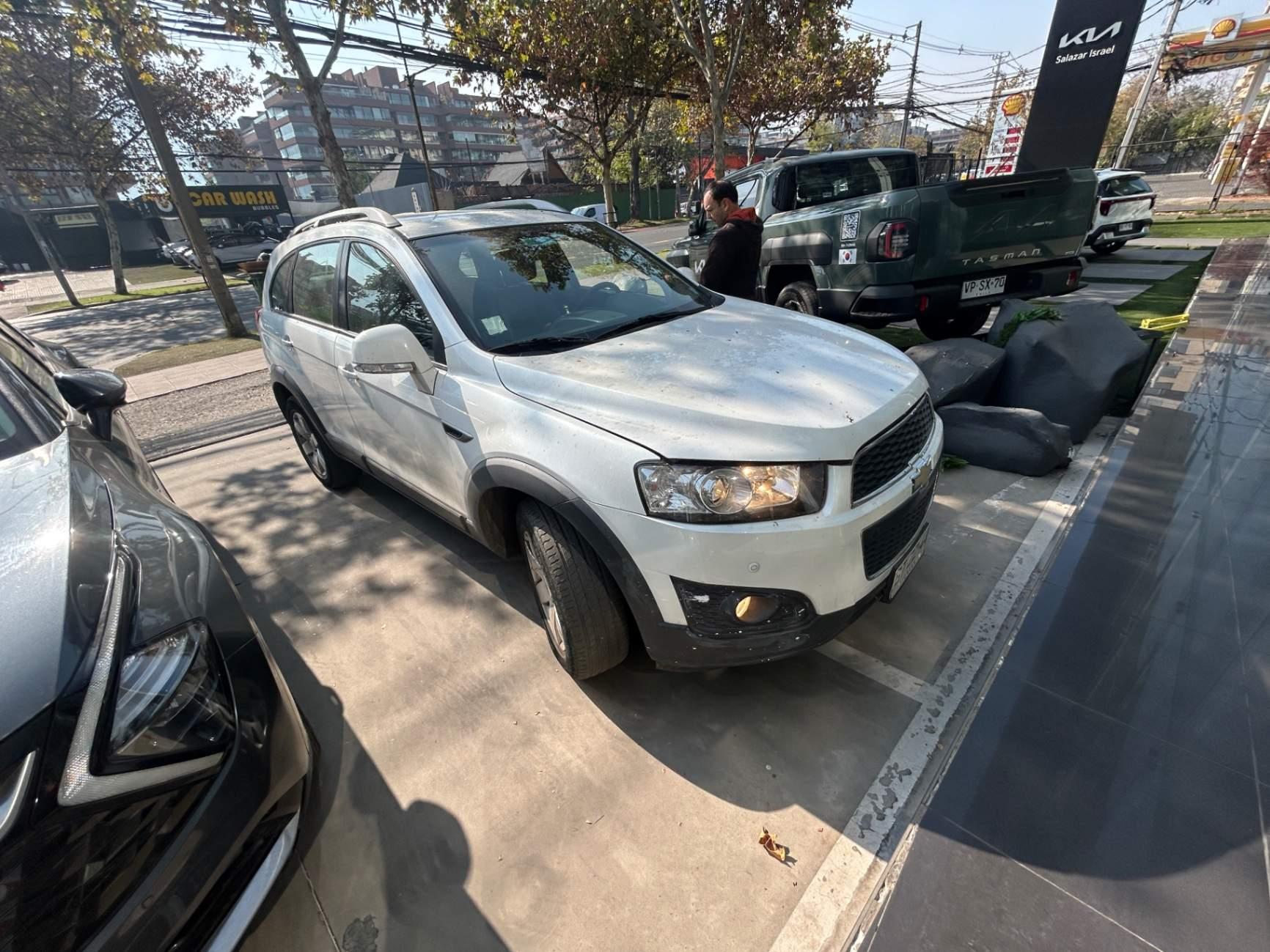 Station Wagon Chevrolet Captiva
