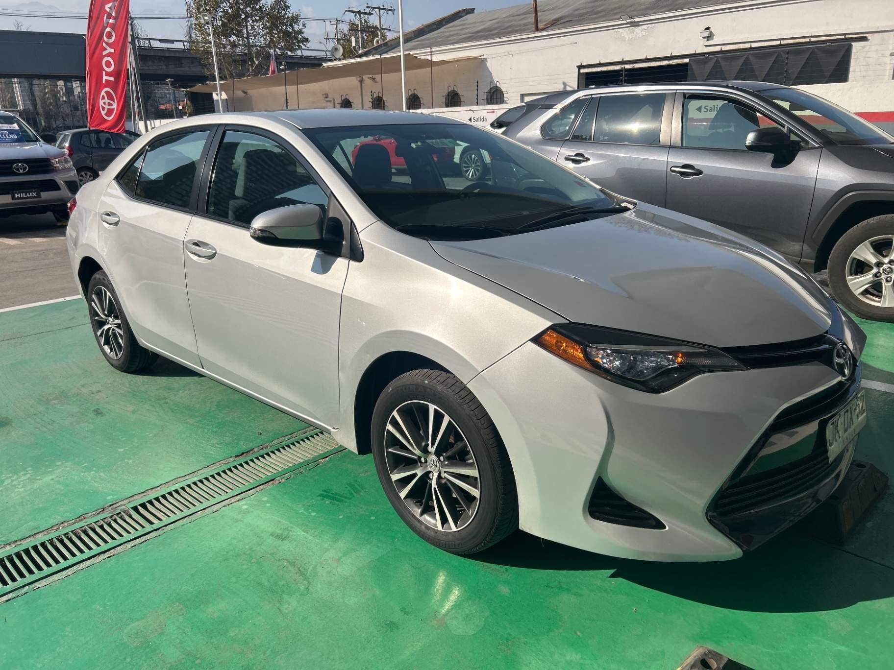 Automovil Toyota Corolla