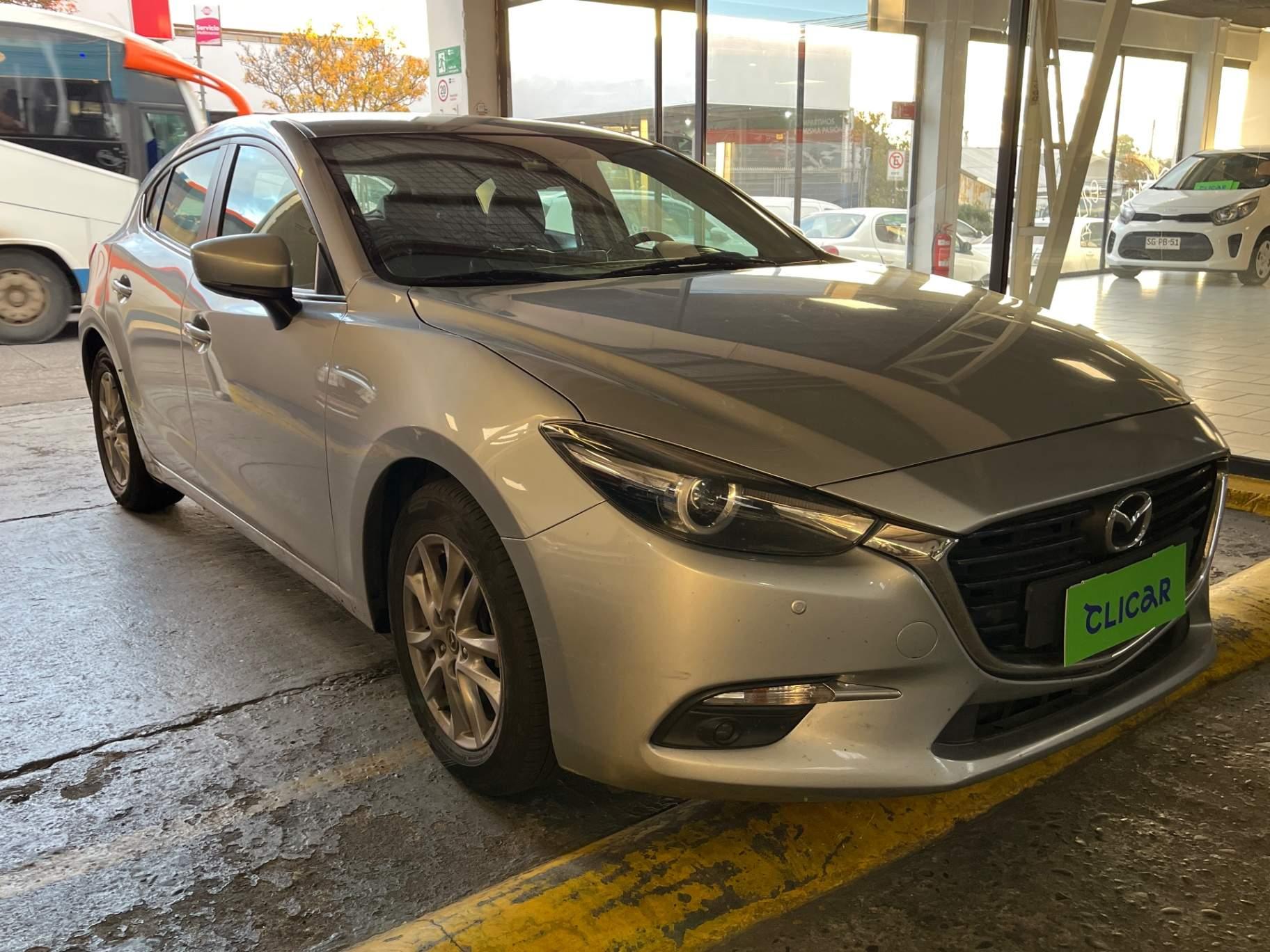 Automovil Mazda 3